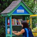 Мала бесплатна библиотека у ужичком Малом парку