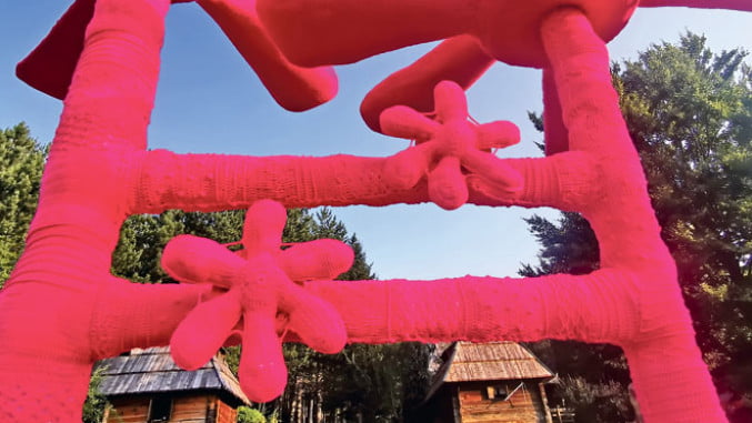 „Сунце не бира кога ће да греје” у Старом селу Сирогојно