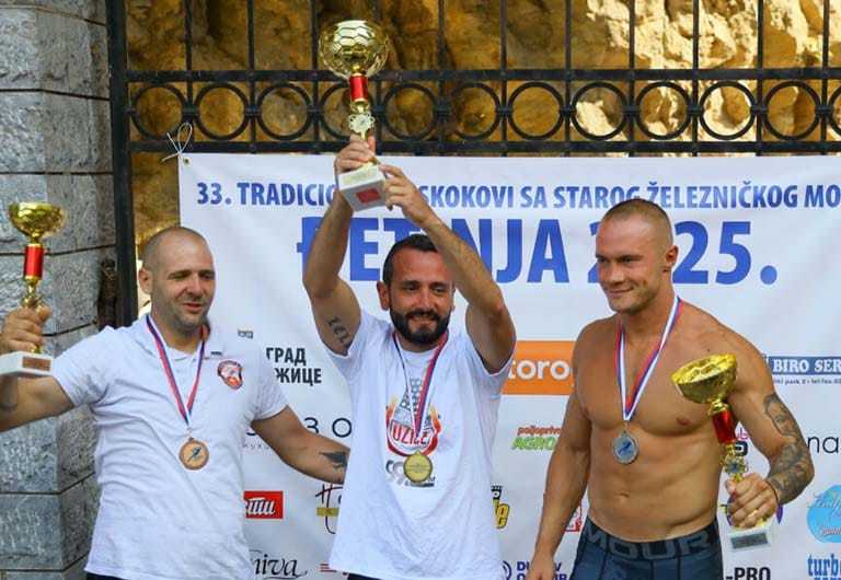 Скокови са старог железничког моста у Ужицу