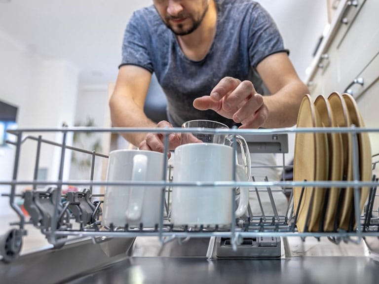 Како машина за прање судова може помоћи у борби против кућне прљавштине?