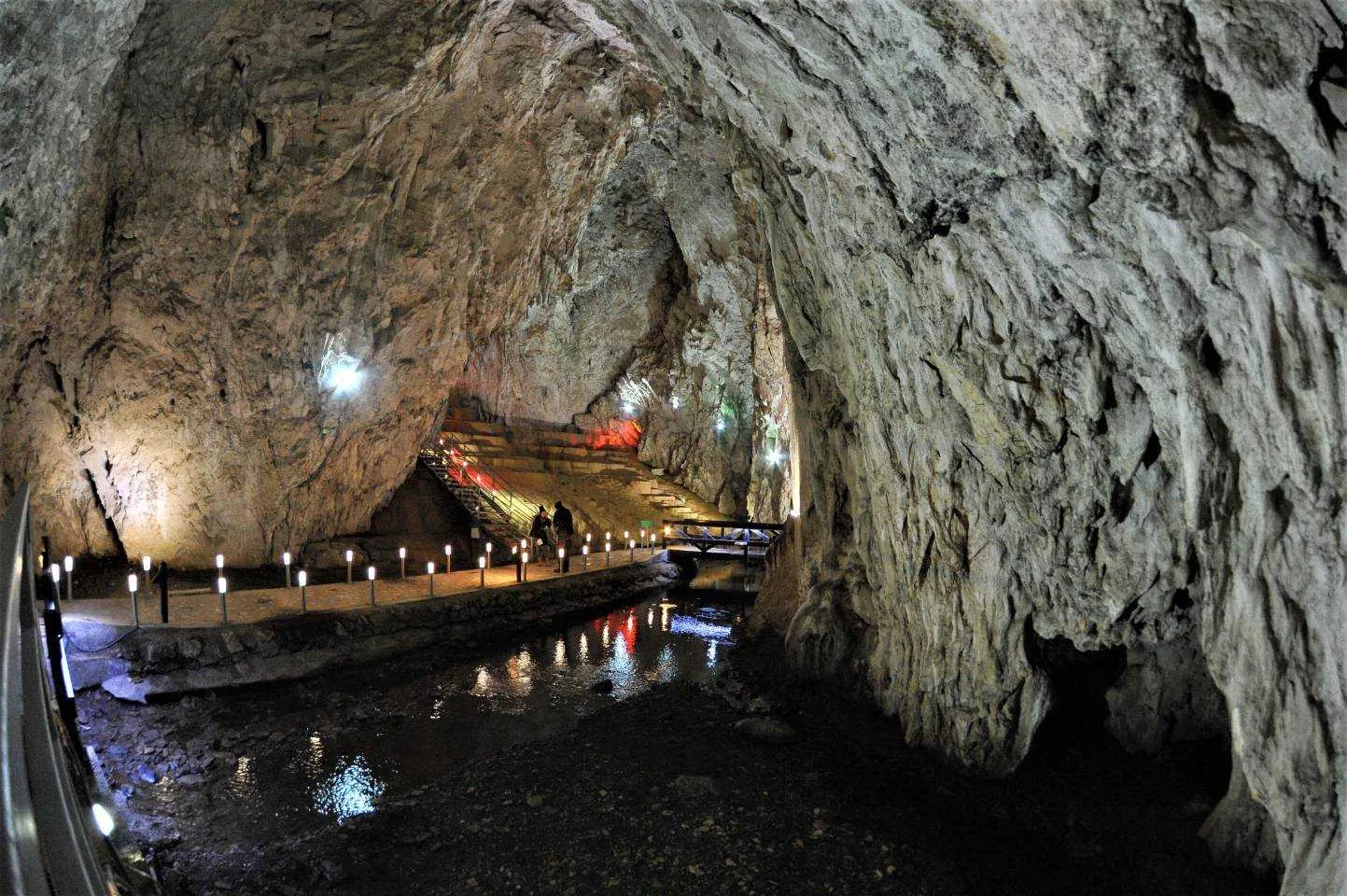 Стопића пећина на Златибору – чаролија светлости и воде