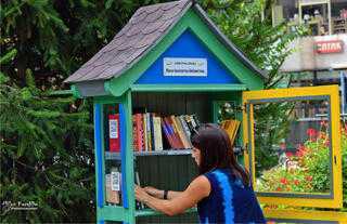 Мала бесплатна библиотека у ужичком Малом парку